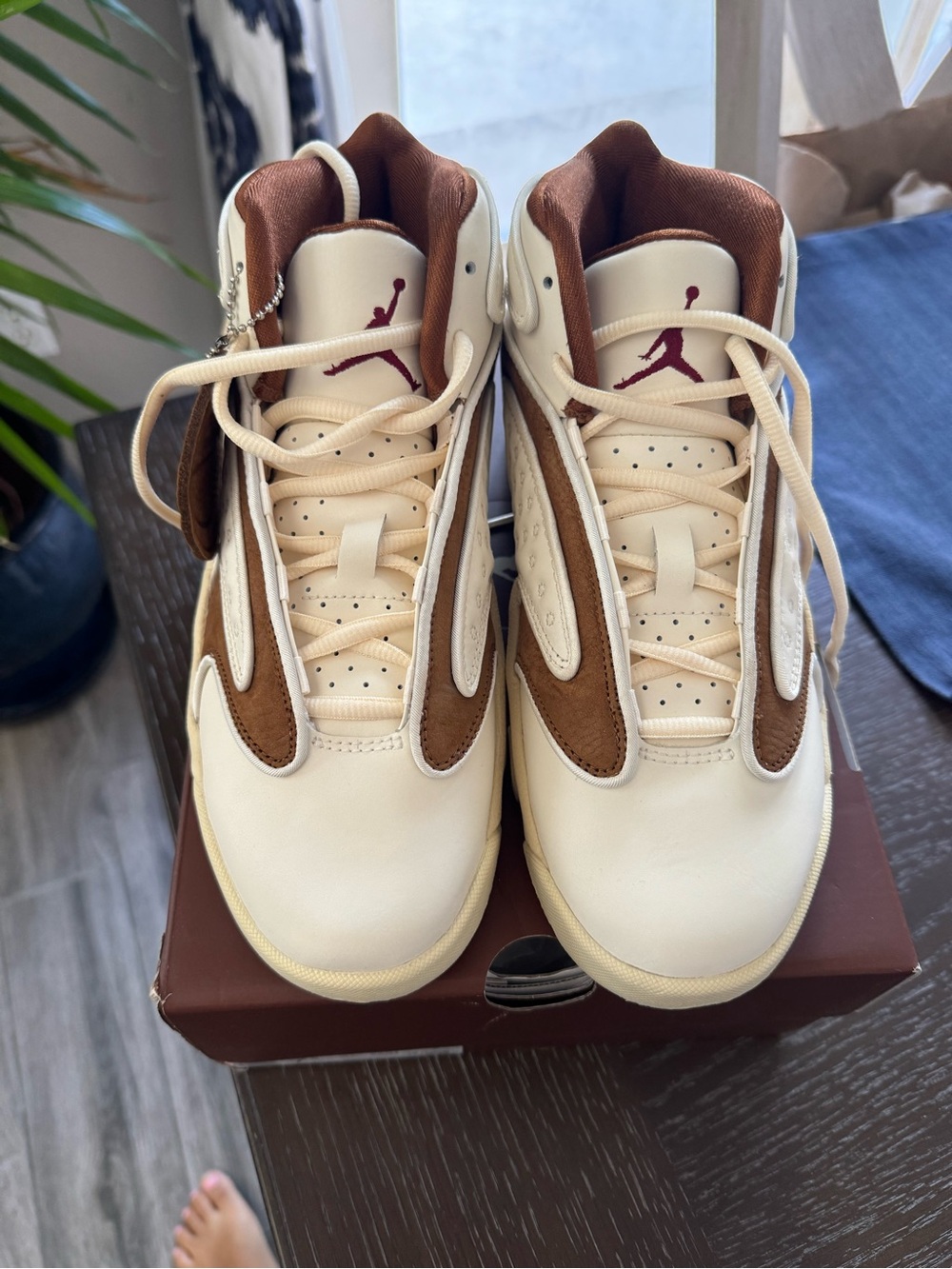 Jordan Kids Cream & Brown Retro Basketball Sneakers